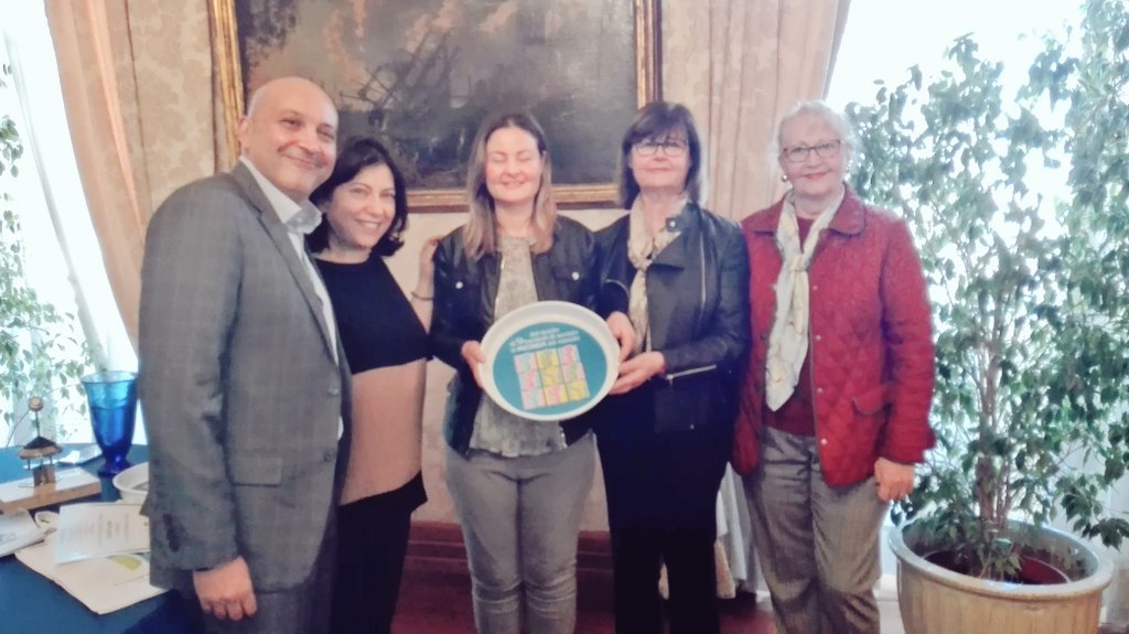 menorifiuti's tweet photo. Premio #Cittadini #SERR2016 consegnato da @RicreaAcciaio e @Rilegno a #ComitatoMacanno https://t.co/A1aeAquKqZ