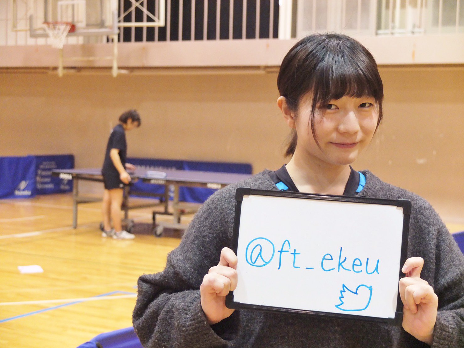 Twitter 上的 横浜国立大学女子卓球部 部員紹介 ゆんな 新2年 学部 教育人間科学部人間文化課程 出身 福岡県 遠い福岡から来たのになぜか女子卓球部の中で一番都会感に溢れる大人女子 私は誰にも縛られない 卓球と一緒 世の中のことも斬っていくの そんな彼女