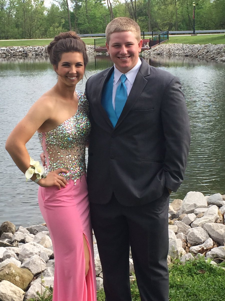 logannn_ann's tweet photo. happy 18th day of birth to ma brotha. thx for being a best friend of mine https://t.co/XW4RQrFyeO