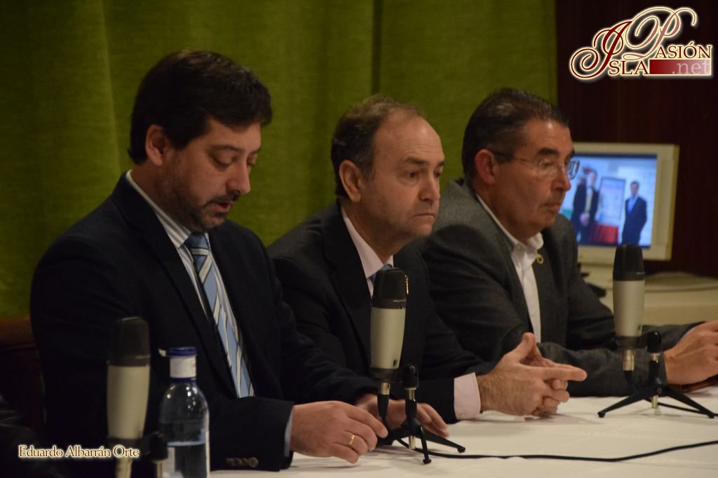 Artistas y cofrades analizaron la trayectoria profesional del recordado Alfonso Berraquero
islapasion.net/noticia/4139/a…