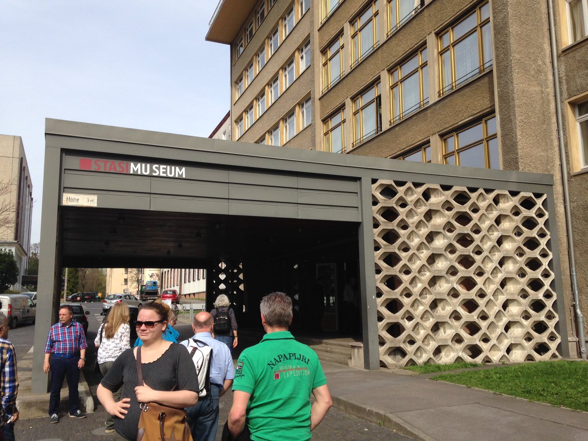 NFornoff's tweet photo. Tolle Führung durchs #StasiMuseum in #Berlin! 🏫Mehr Motivation für #Demokratie einzutreten gibt's nicht... #LandBundTour https://t.co/JXN6nCtD55
