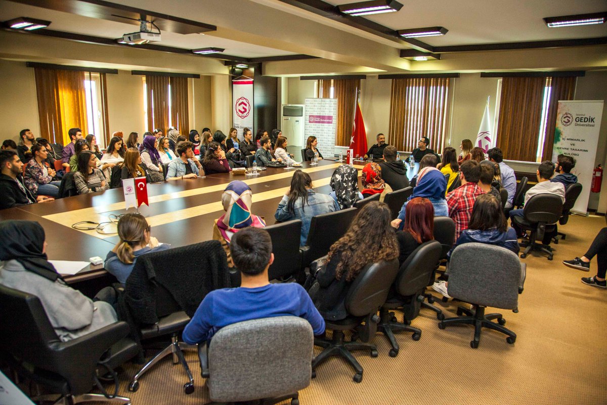 TeamFores's tweet photo. Serter Karataban ve Derin Sarıyer ''Tasarımda Kimlik Arayışı ve Yaratıcı Düşünce'' söyleşisinde öğrencilerle buluştu. @Gedik_Uni https://t.co/hkFTu2OQSs