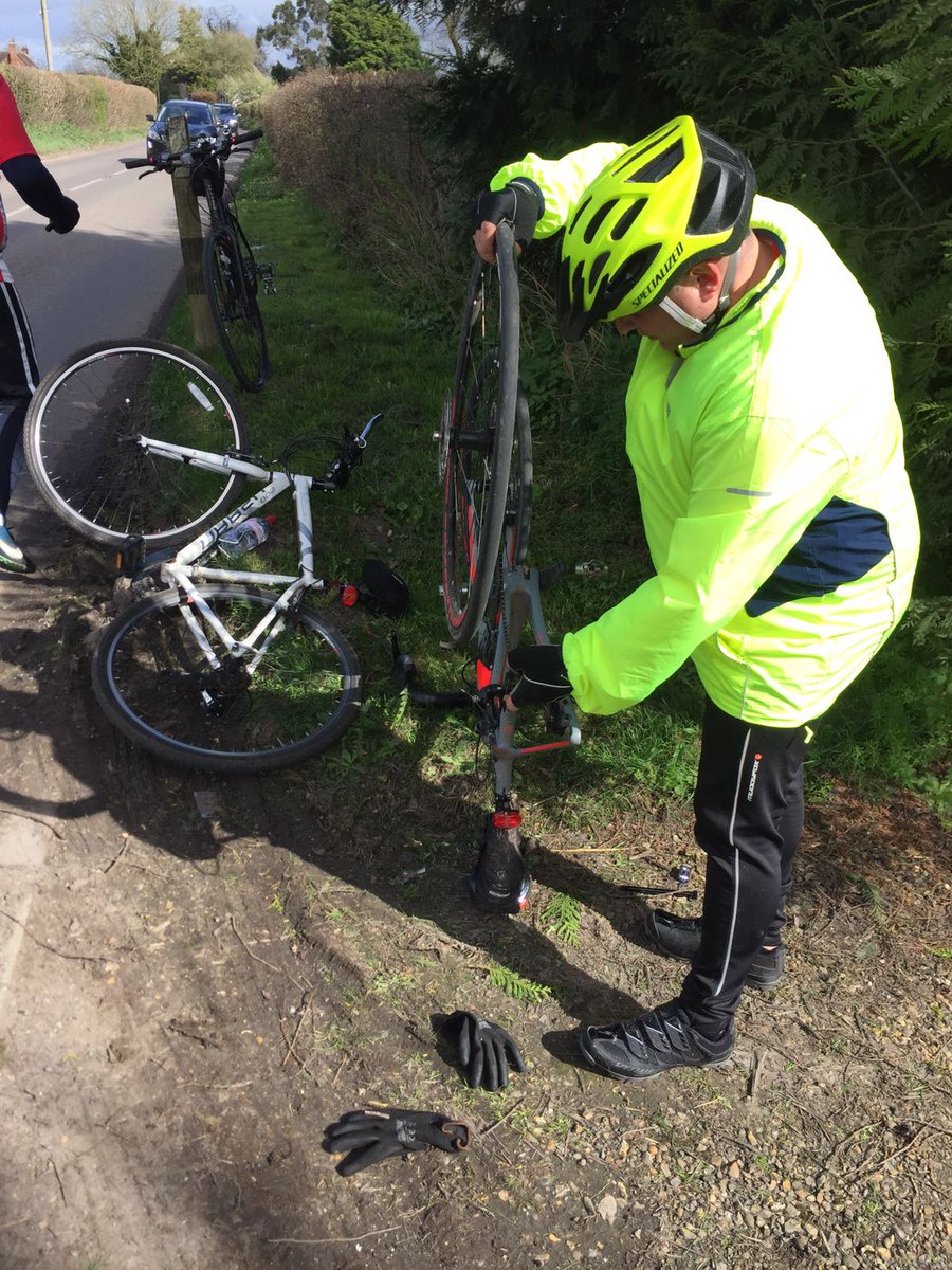 bstrongubelong's tweet photo. Half way to Griffin park, 1st puncture of the day 😅 #BSUB @bcfctweets @BrentfordFC @otrbristol @wearesecondstep https://t.co/vKY4jicTNo