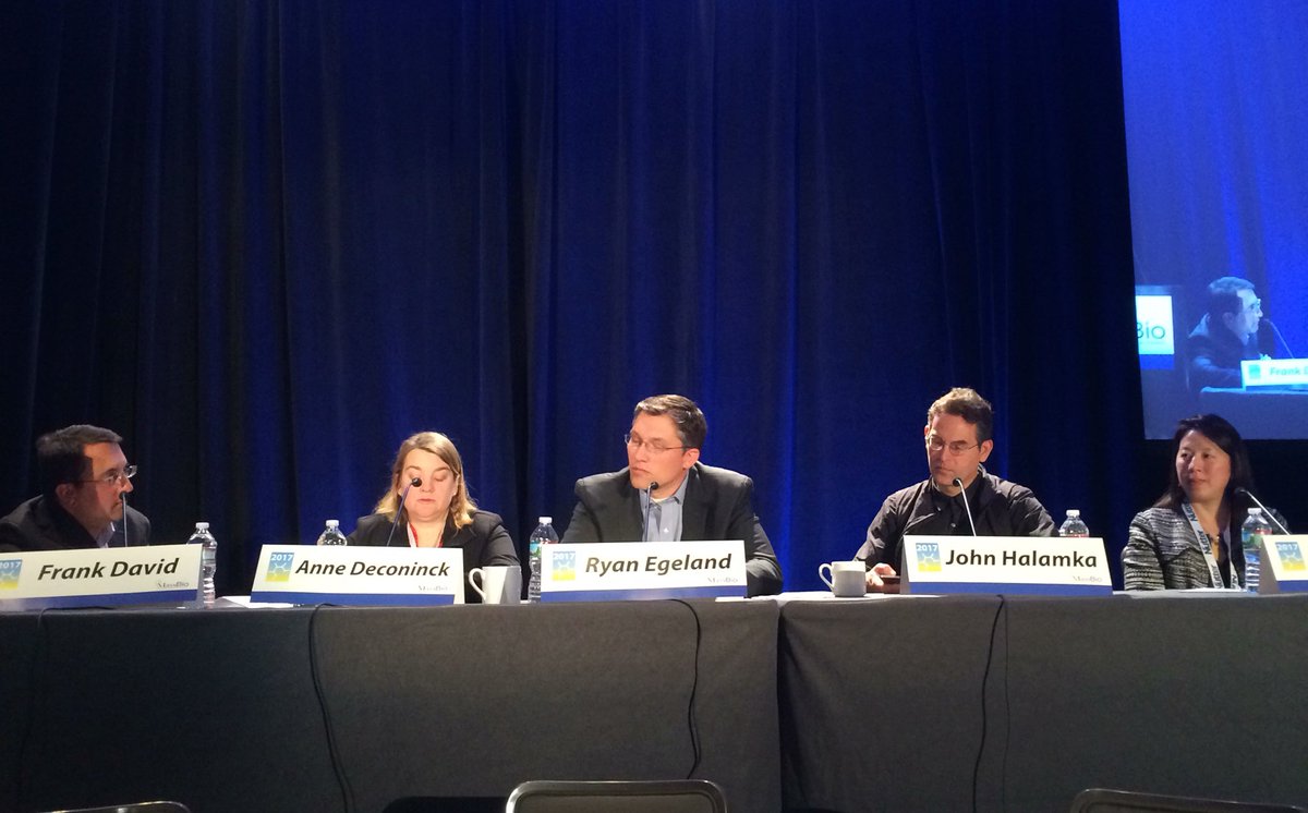 Mass_CONNECT's tweet photo. .@Mass_CONNECT mentor @Frank_S_David moderates convergence panel at #MassBioAM17 ft. @kochinstitute @AEDeconinck & MC mentor Ryan Egeland https://t.co/w10Vvz0LEP