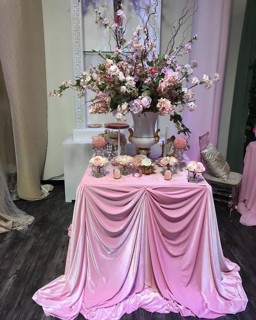 TeamSusanMurray's tweet image. We are feeling totally inspired by beauty and the beast. Susan created a soft flowing display in of show room. Romantic elegance is our ins…