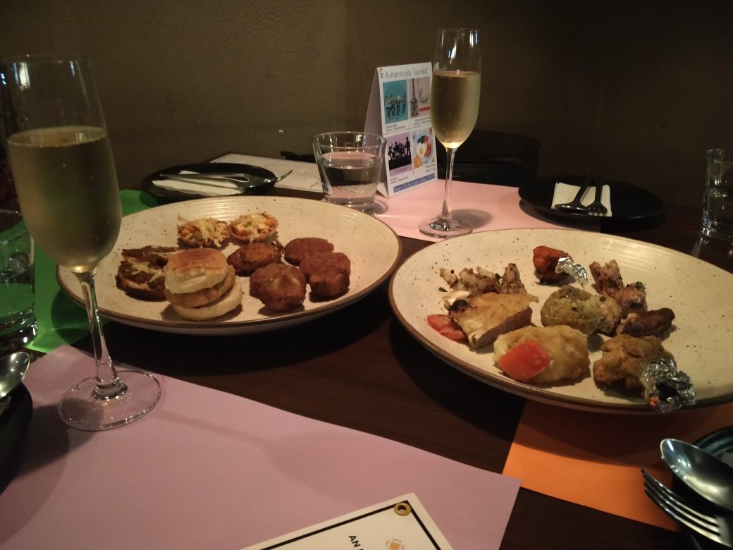 Wow_Tables's tweet photo. And the first drinks and dishes are in at #WowTables #barnight @CraftbarBKC #liveatcraftbar https://t.co/dFnMaEjz1r