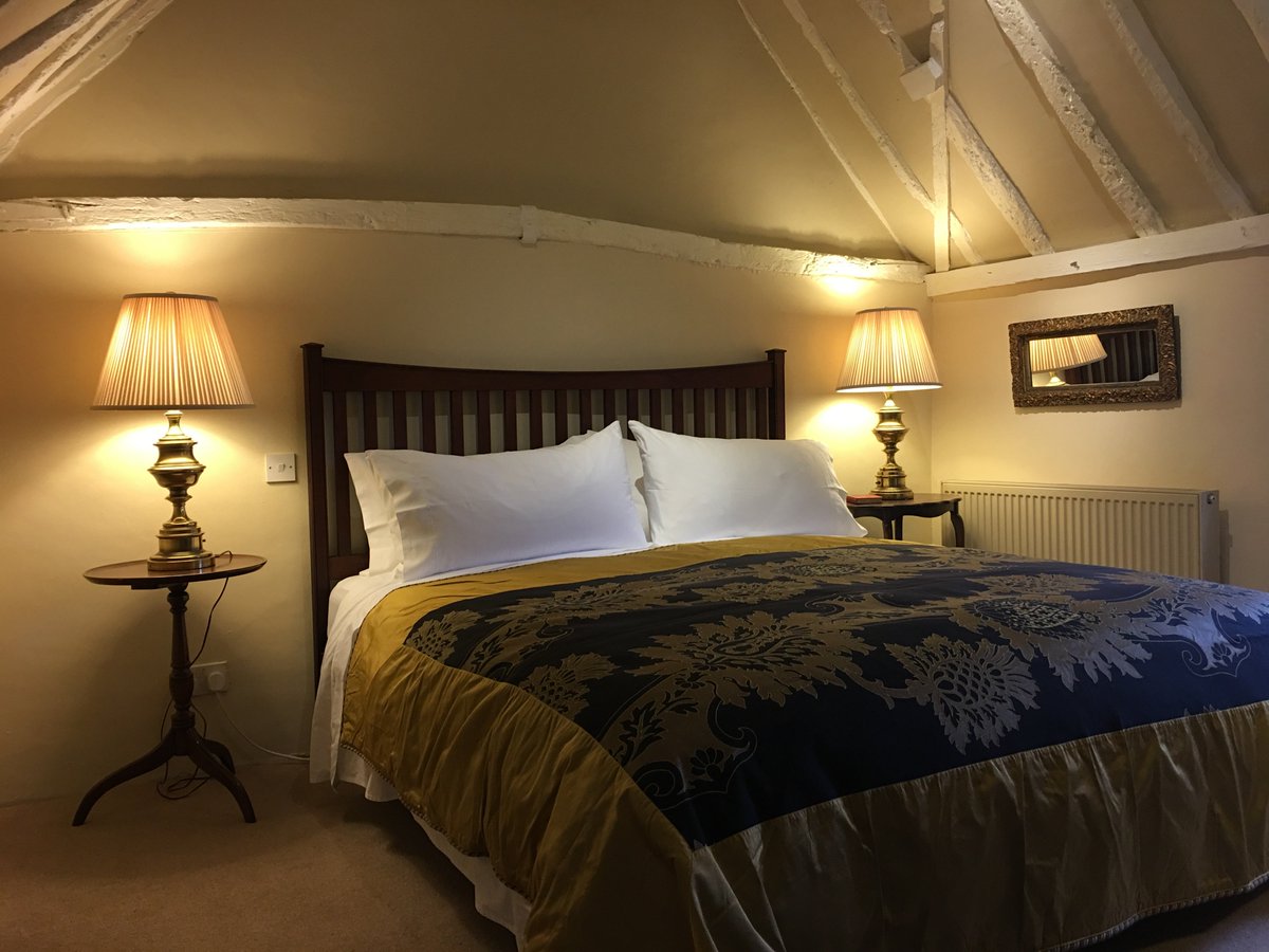marketkeepers's tweet photo. We always have a complimentary decanter of whiskey waiting for you at Market Keepers Cottage. Book your break today. https://t.co/U0BCKj2mgp https://t.co/juceMoqAl2