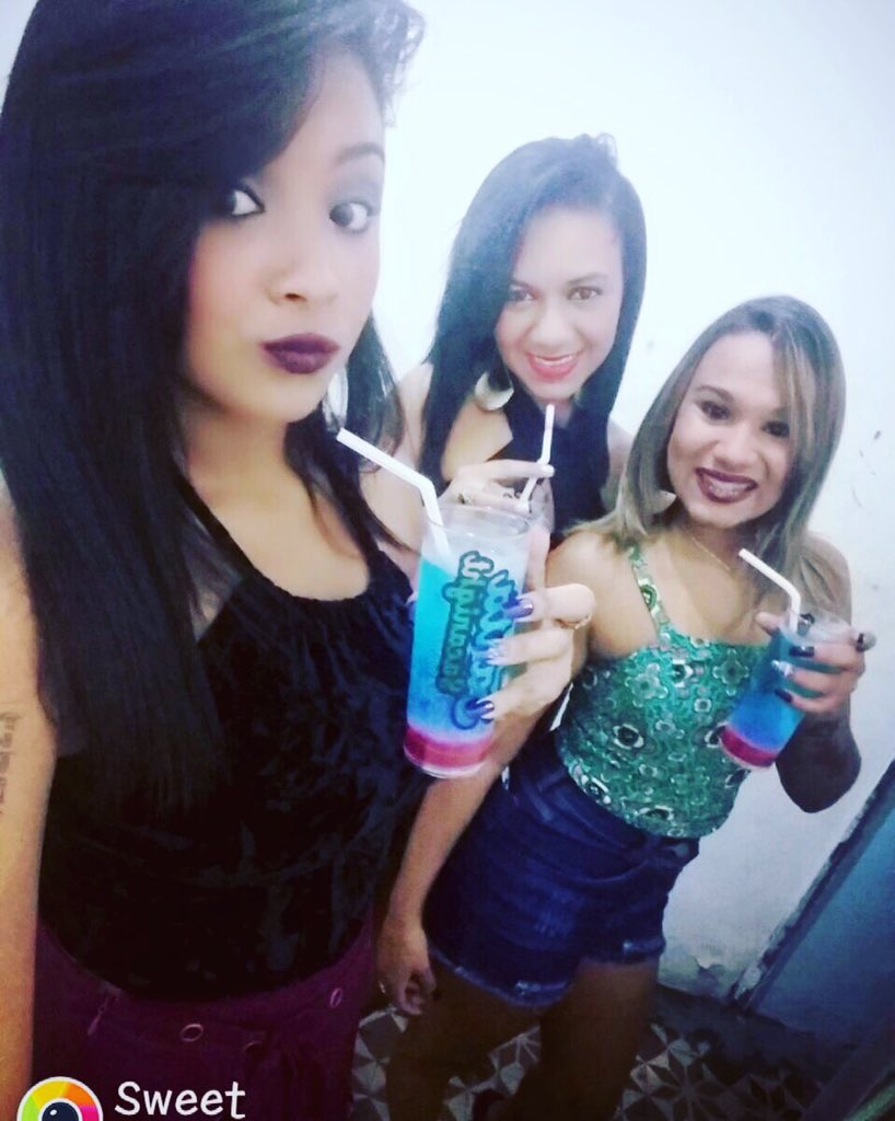 Larissa02311682's tweet photo. Entre vocês open bar com certeza preferimos ficar bêbadas...😜🍷 #Aindrogar #openbar #Santasacanight #quenoite #quesabado #Replay #porfavor https://t.co/ioNRHTbMwF
