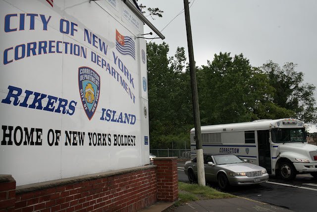 VibeMagazine's tweet photo. New York City officials announce plan to shut down #RikersIsland https://t.co/DlEy6aOogp https://t.co/NFKGwnWFG2