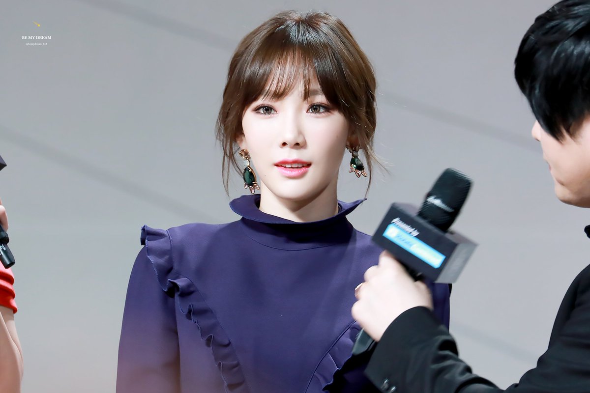 [PIC][01-12-2016]TaeYeon khởi hành đi Hồng Kông để tham dự "2016 Mnet Asian Music Awards" vào hôm nay  - Page 12 C8QajUPWAAEX_AQ