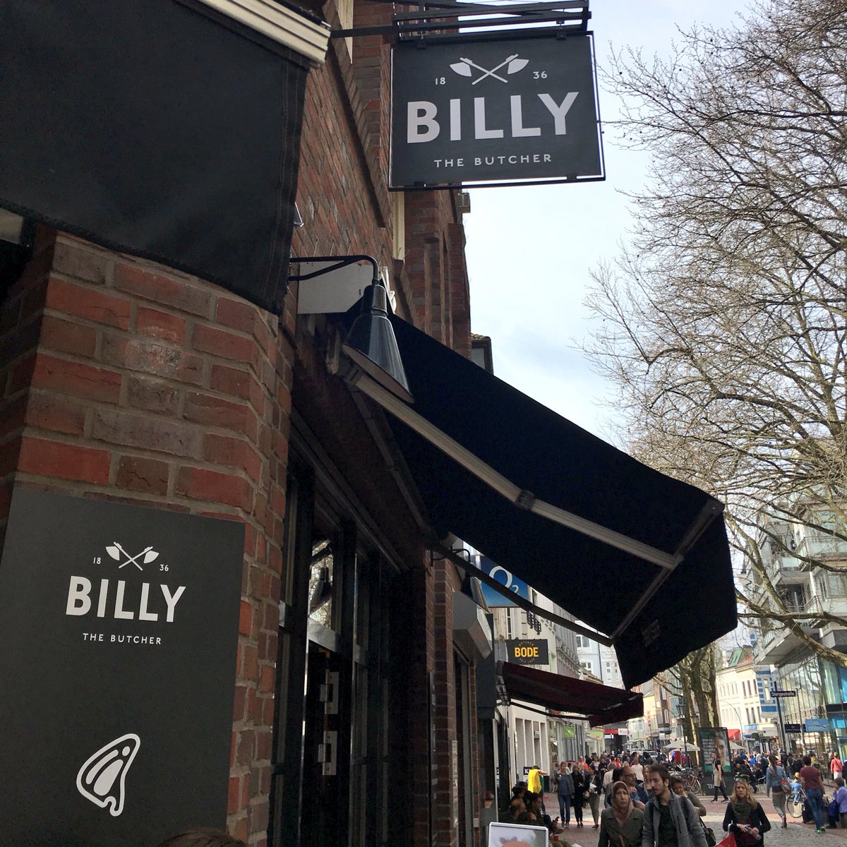 thorsten's tweet photo. Die Gentrifizierung gentrifiziert sich selbst (Zitat @saschwelt ). #Beisser ist jetzt #BillytheButcher. Schade. #Altona https://t.co/daunA1o1uk