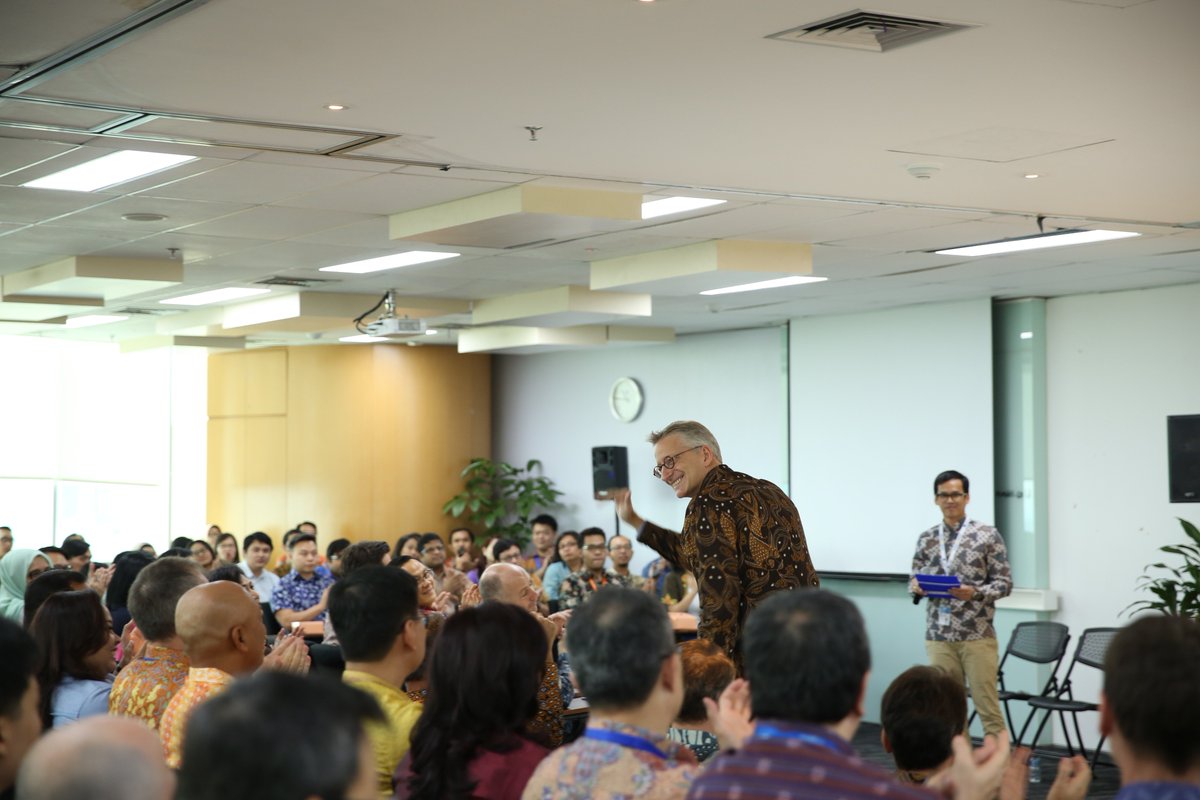 ihsannurhadi's tweet photo. Pak @JL_LaurentJosi also coming during Pak @thomasbuberl visit to #AXA Jakarta #PuttingDevelopmentFirst #ProudofAXA #ProudofAXAMandiri #Lead https://t.co/WhFTbBpod4
