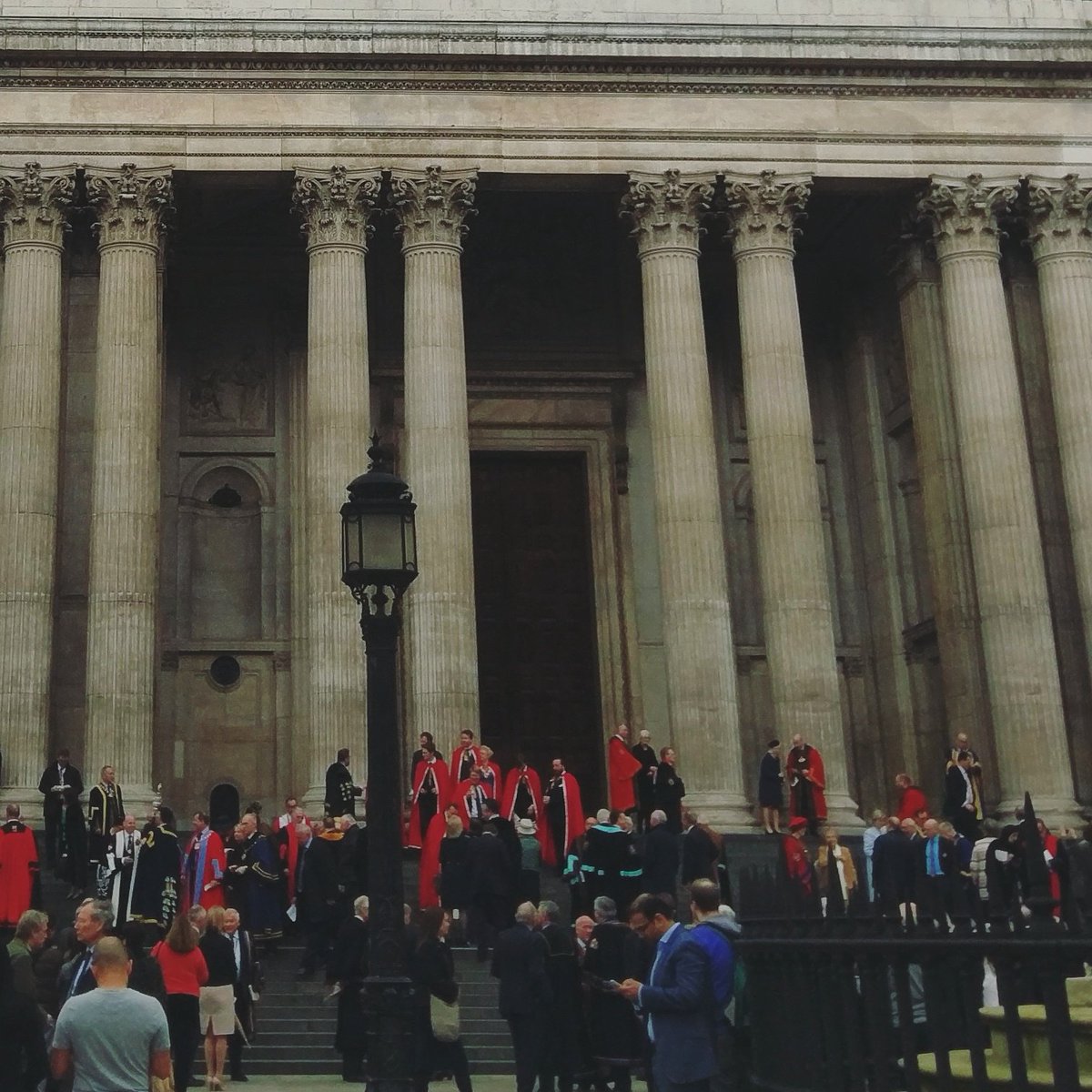 Some colour on a grey day ☺ Supporting the 75th Service of United Guilds of the City of London #guildofentrepreneurs #stpauls #unitedguilds