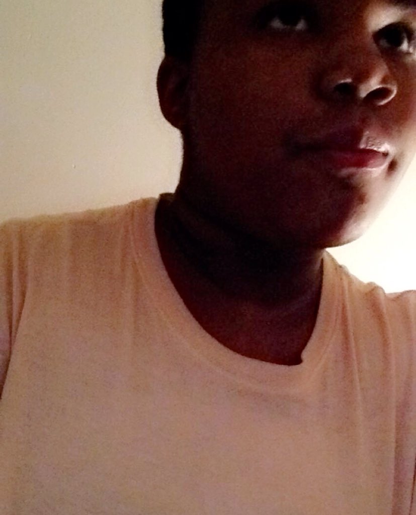 helplesslulbean's tweet photo. i'm a boy, i'm valid, and love an excuse to post selfies :)

 #transvisibilityday https://t.co/SdOkgCnk1W