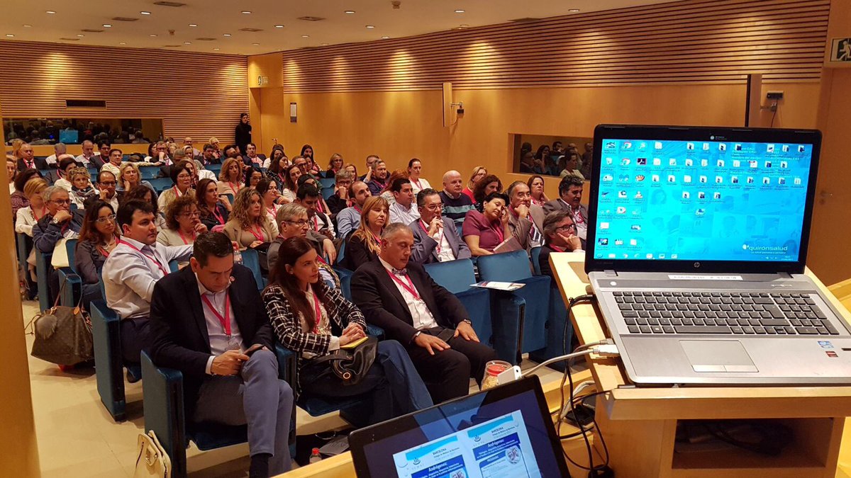 SOCIEDADSEMAL's tweet photo. El presidente de la @SOCIEDADSEMAL, durante su ponencia @Clinica_Teknon #ginecologia #cirugiaintima https://t.co/ENluzYOBgs
