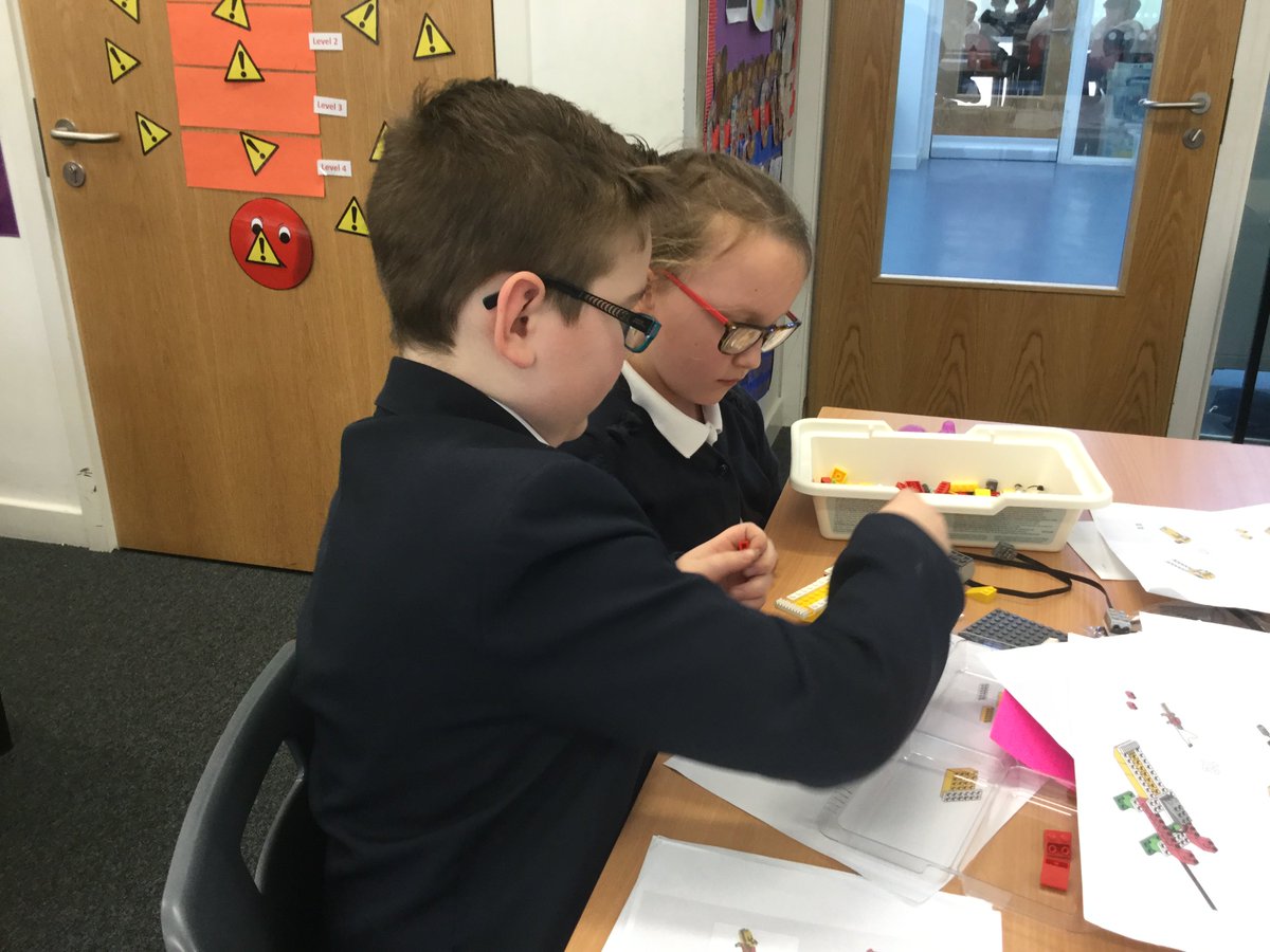ColeshillHeath's tweet photo. They talked and roared and chomped! Great team work. Well done Lego Club 3 @CU_Learning @LEGO_Group You have been fantastic. https://t.co/DFrCuNqGmW