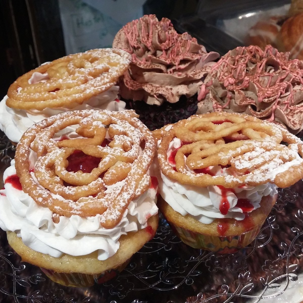 TheDannyBIA's tweet photo. These funnel-(cup)-cakes at The Only Café are made by a very talented Baker on staff who makes all sorts of delicious treats!

@TheOnlyCafe https://t.co/OLr4WpIOjn