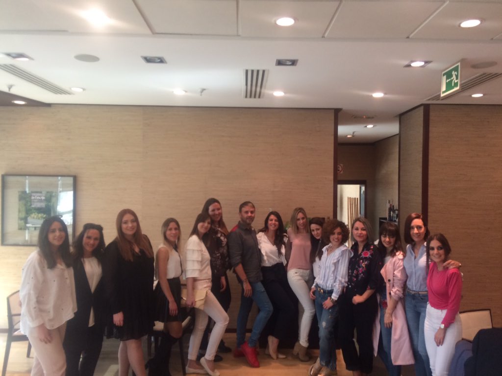 modaretail's tweet photo. #2bloggerExperienceEcics momento foto con Higinio Mateu https://t.co/dPC47ECVD8