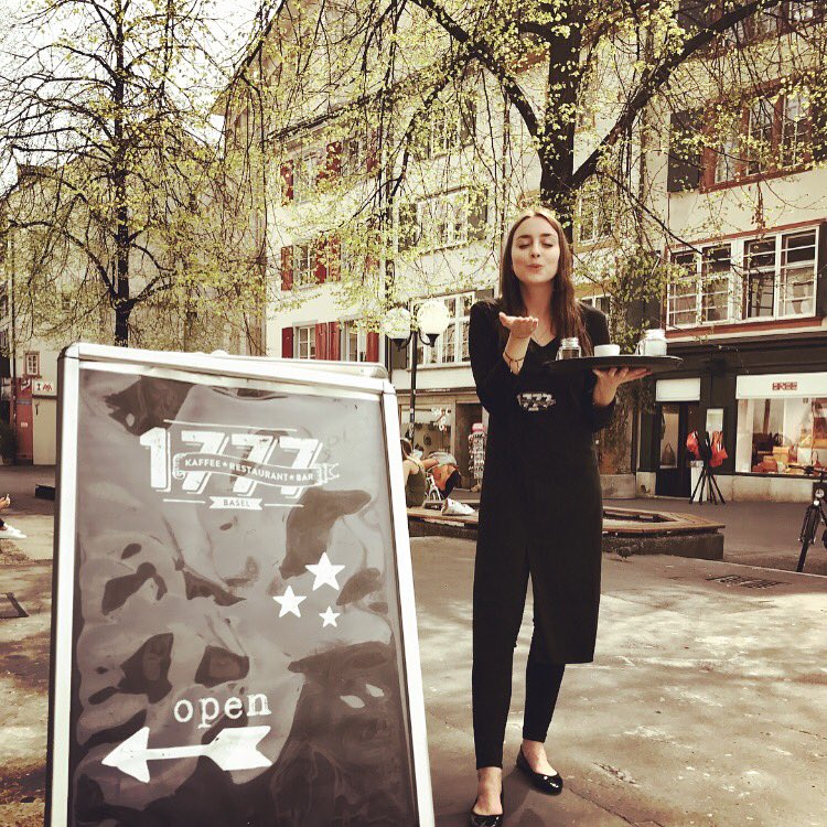 *May we introduce you to...*
 Sydney - Unser Sonnenschein, von Anfang an dabei! 
#journalist #mitarbeiter #family #teamlove