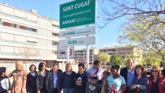 cugatmedia's tweet photo. #SantCugat ja té la placa de ciutat agermanada amb la Daira d'Aargub https://t.co/1IV8kv87U4 @ajsantcugat @PremsaSantCugat @susannapellicer https://t.co/tXyxR9EgaX