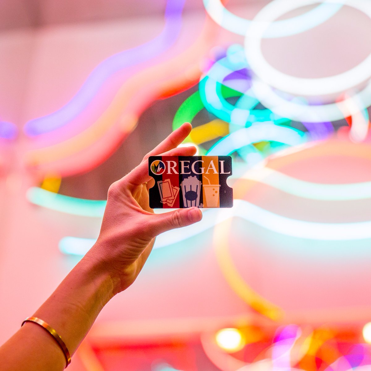 RegalMovies's tweet photo. #GIVEAWAY TIME: We're doing some spring cleaning &amp; have three $100 Regal gift cards to give away. ;) FOLLOW us &amp; RT for your chance to win! https://t.co/8WFZf4u2Mq