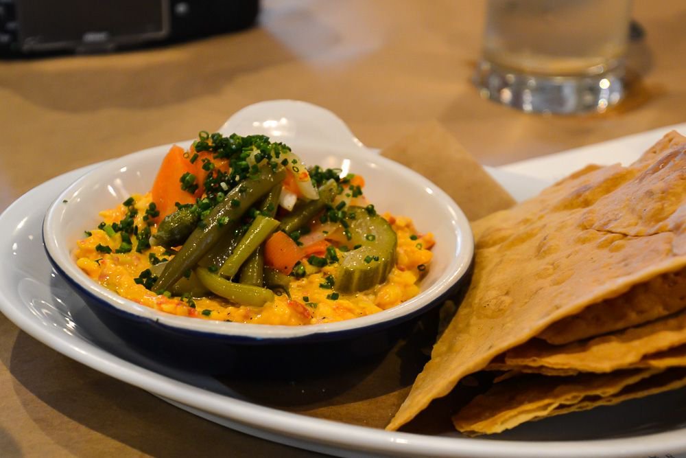 GreenWithRenvy's tweet photo. Chef Ford Fry wowing us with sophisticated Southern fare @JCTKitchen Who doesn't love spicy pimento cheese! #discoveratlanta #jetblueATL https://t.co/DVrZzlh44n