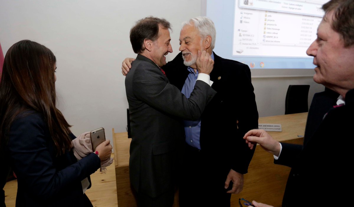 ui1Universidad's tweet photo. [Homenaje] El rector de la @ui1Universidad en el homenaje al profesor José Antonio de Saja, celebrado en Facultad de Ciencias de la @UVa_es: https://t.co/IAIC96YlVV