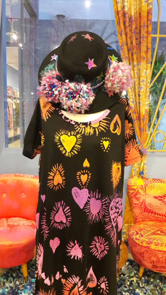 Estamos in love de la Llama Pima Long T-Shirt (disponible en nuestro local) ❤💖❤ perfecta para estos días de Otoño. #JuanaDeArco #PonchPunch