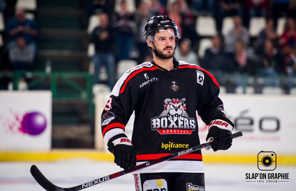 BordeauxHockey's tweet photo. Après les confirmations de @SebYlonen et @Gillis4214 @jonjanil prolonge avec les @BoxersBordeaux ! https://t.co/6SZAZubVME … #SlapOnGraphie https://t.co/stXbk1eFjw