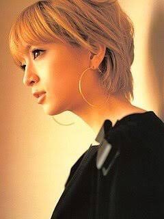 みく デジデジ日記のインタビューの中で あゆにとって一番辛かった時期は金髪ショートの時だって言ってた 浜崎あゆみ と言えばこの髪型 って世間で一番盛り上げられて誰よりも成功を掴んでたはずの彼女がこの時本当は苦しんでたこと どれだけの人が