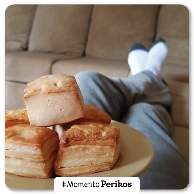 PerikosOk's tweet photo. Llegar a tu casa, ponerte cómodo y comer unos 𝘤𝘳𝘪𝘰𝘭𝘭𝘪𝘵𝘰𝘴 𝘤𝘢𝘭𝘦𝘯𝘵𝘪𝘵𝘰𝘴. ➡️ Ese es el momento que más esperaste hoy. https://t.co/tAIFaHtnaN