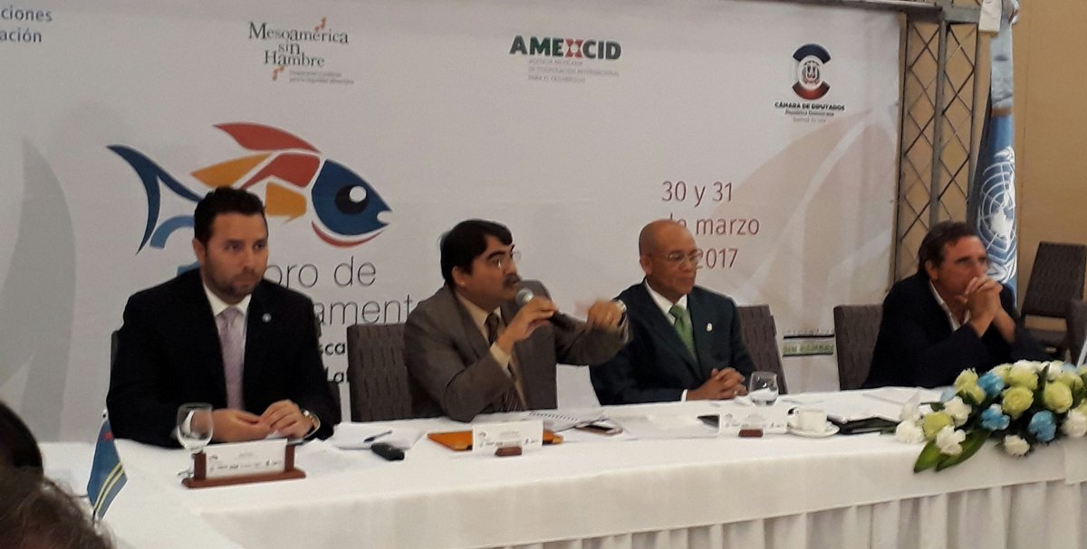 faodominicana's tweet photo. Alejandro Flores de #UNFAO da lectura a los acuerdos del 3er. #ForodePesca de parlamentarios de América Latina y el Caribe. https://t.co/mSTYbAtvKm