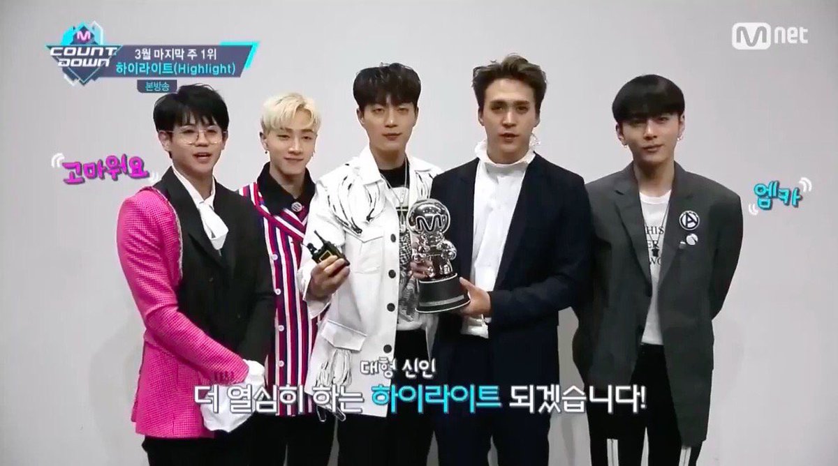 y0seobs's tweet photo. I know trophies aren't important to the boys but it's a way to show them how much support they've got 🙏#highlight4thwin #PlzDontBeSad4thWin https://t.co/gkYYdK9jL5