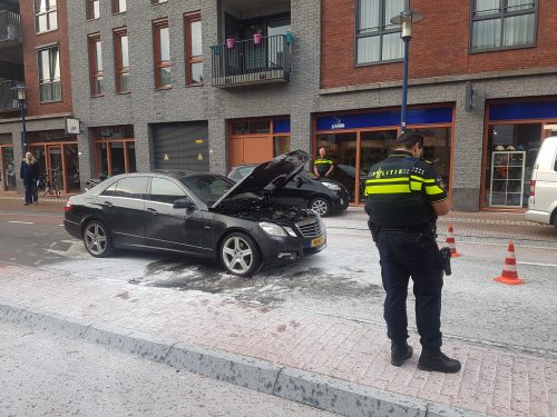 Bekijk: Auto in brand aan de Rolderstraat Assen | Het laatste nieuws altijd het eerst..: nudrenthe.nl/auto-in-brand-…