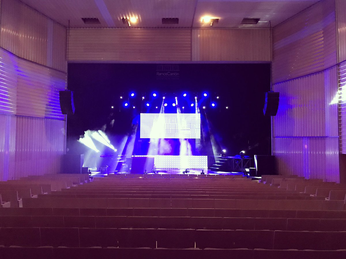 MHNLOfficial's tweet photo. El precioso @ramoscarrionza ya está preparado para vivir una gran noche con #musichasnolimits 🎵⚡️💜
#zamora #mhnl #mhnltour #playstationvr https://t.co/fKmcDiNefX
