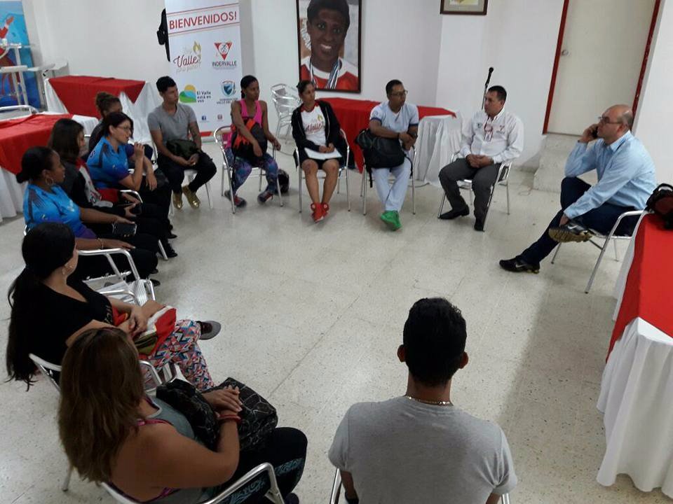HEVSColdeportes's tweet photo. Coordinador Grupo Interno de Trabajo #ActividadFísica @Coldeportes, Óscar Lozano, realizó visita técnica al equipo #ValleActivoYSaludable. https://t.co/F7dr0jPPO9