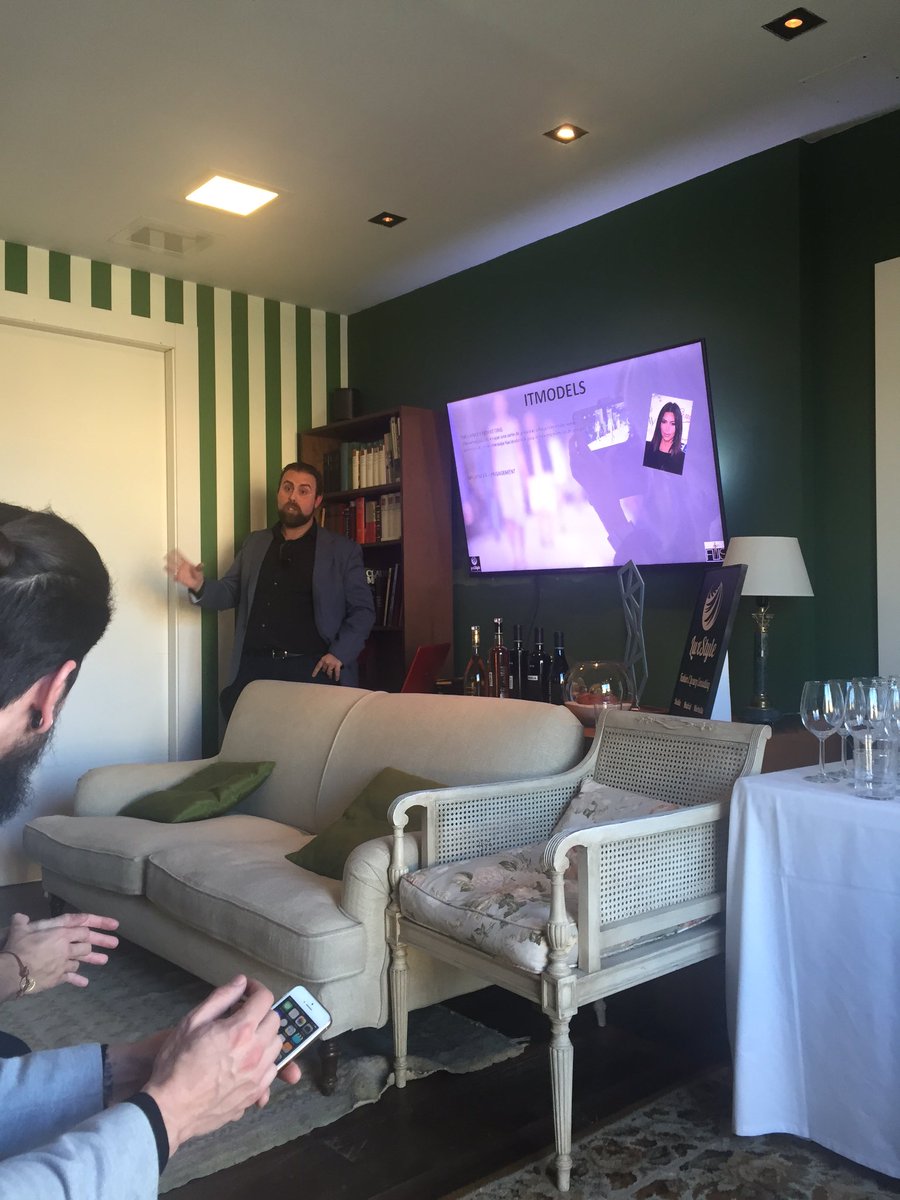Fashionbiz20's tweet photo. Nuevos conceptos! Nuevas propuestas! #itmodels #microinfluencers #luxstyleconsulting #FLEinfluencer https://t.co/l6tdMyGxXe