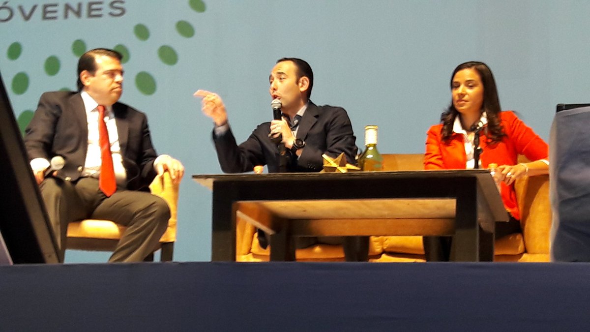 MediaLab_UP's tweet photo. #CJXII Cada vez que hay una persona indeseable en la política es porque alguna otra persona no quiso estar ahí, dijo @rgilzuarth (centro). https://t.co/72mYiELSze