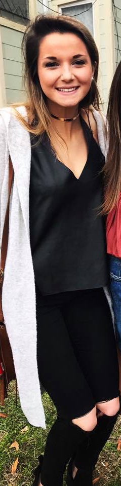 Wishing a very happy birthday to our sister Lia!!! We hope today is the best yet! Much love 💗🎈