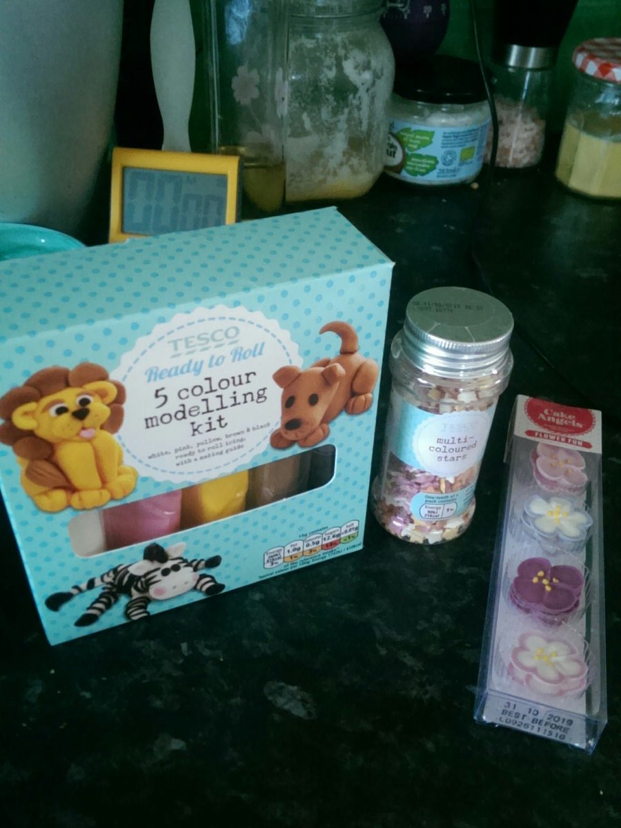 Just to be clear I'm going all out for Monday #officebaking <a href="/DerekL03/">Derek Lancaster</a> @lauralangs <a href="/thestephmccann/">smccann</a> !!!