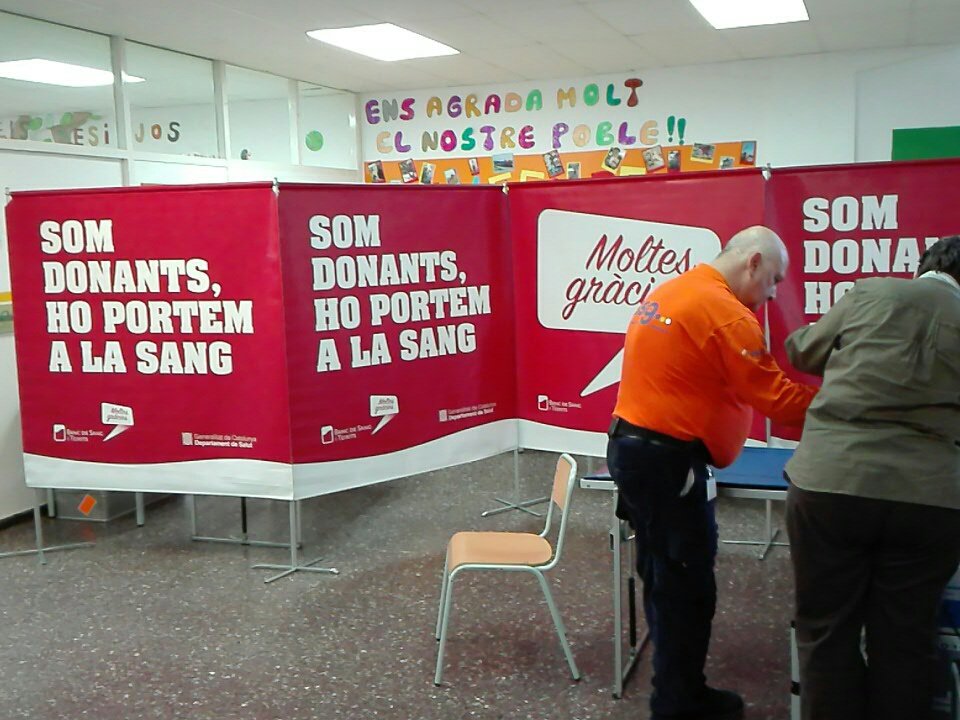 Fent el muntatge per a la Marató de <a href="/donarsang/">Banc de Sang</a> de <a href="/VilassardeMar/">Vilassar de Mar</a> de demà 1 d'abril a l'Escola Perez Sala. Preparats!.....us esperem