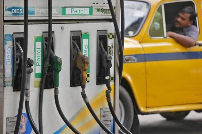 FinancialXpress's tweet image. #Petrol #prices #cut by Rs 3.77/litre, #diesel by Rs 2.91/litre in #Delhi on recent weakness in crude prices
financialexpress.com/market/commodi…