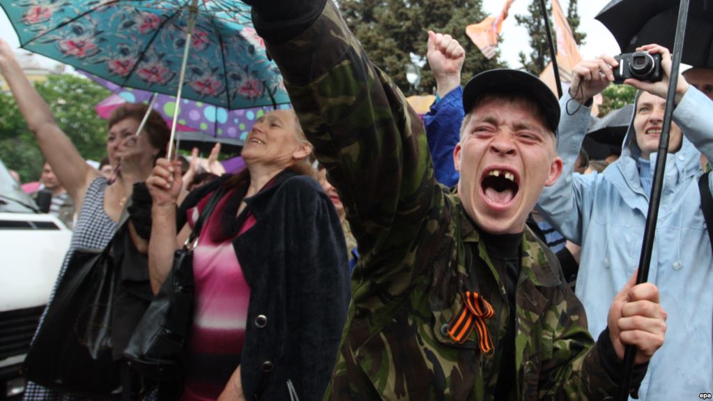 radiosvoboda's tweet photo. Луганские маргиналы
https://t.co/apRIB3FFhT
- #DonbasLysty https://t.co/PlVWfVN9d9