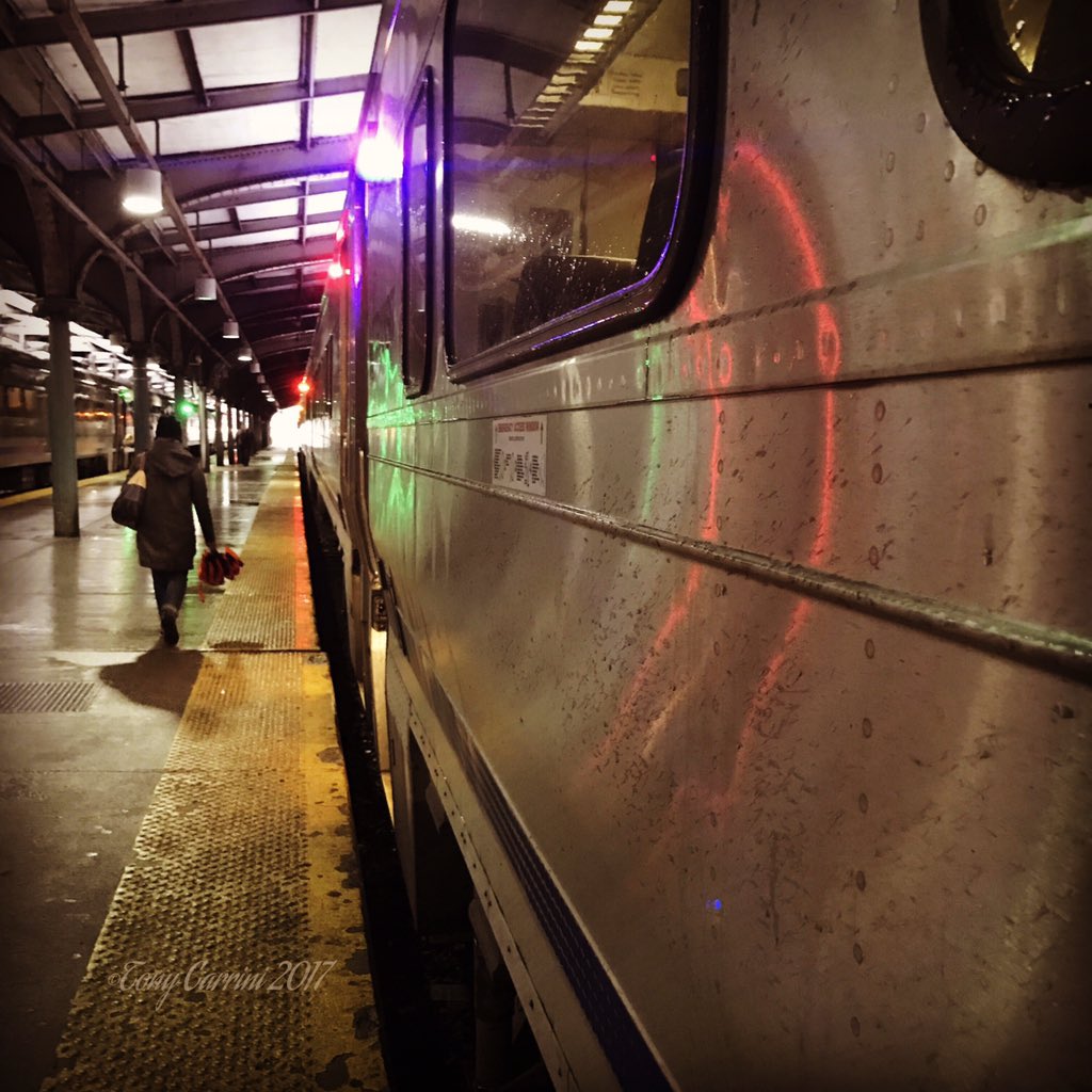 TonyCarrini's tweet photo. Hello my friend. Yes, take me home. #ScenesFromMyCommute https://t.co/FjX3G6SlOf