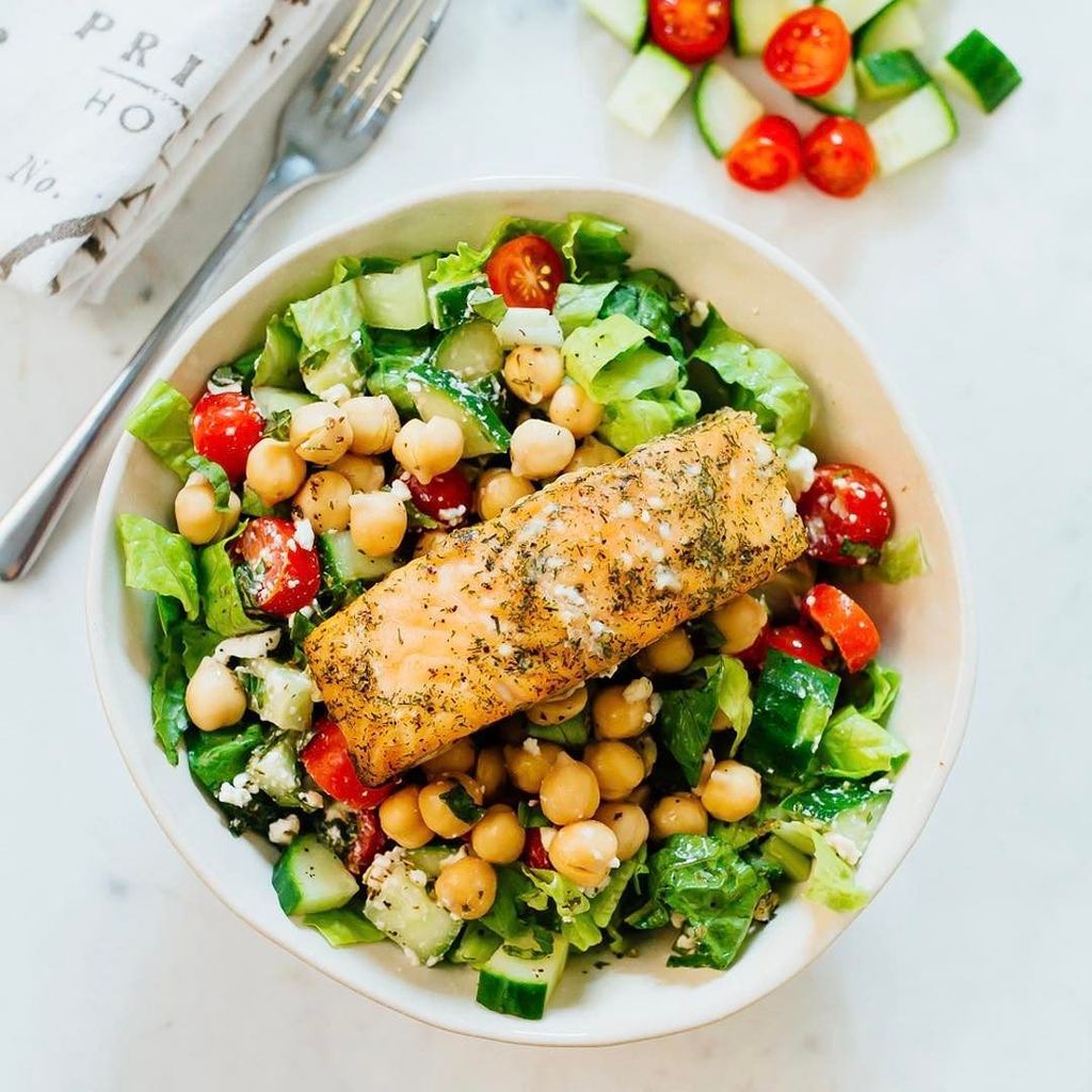 EatingBirdFood's tweet image. Definitely feels like a salad and wine kind of night over here. 🌿🍷#balance #intuitiveating ift.tt/2nTAwrA