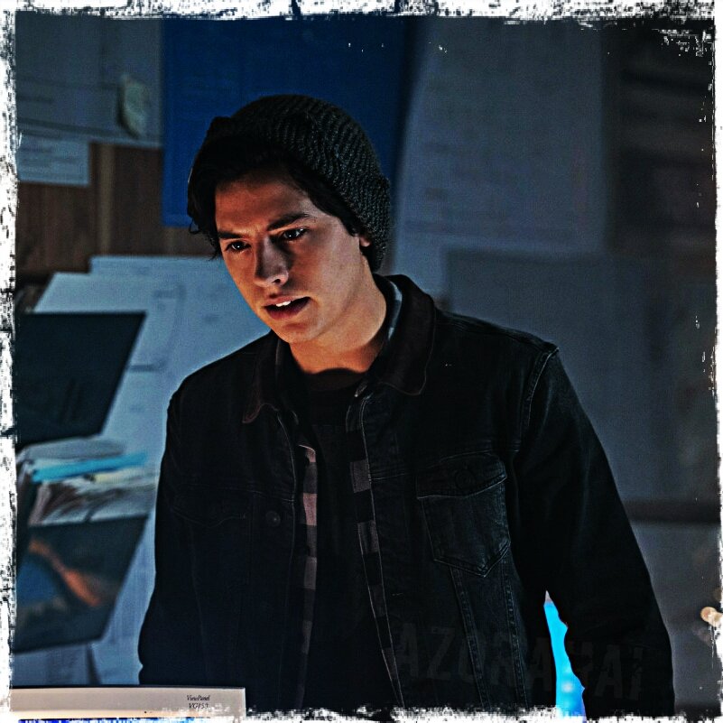 MyNameIsJughead's tweet photo. //Jughead icons https://t.co/W0KJP5HVpV