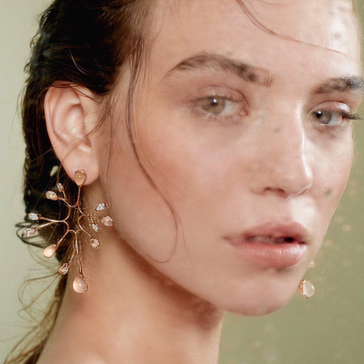 Blurred lines with <a href="/Fernando__Jorge/">FERNANDO JORGE</a>! PreO the blooming flower #earrings with diamonds for a dramatic + delicate look moda.cm/FernandoJorgeF…