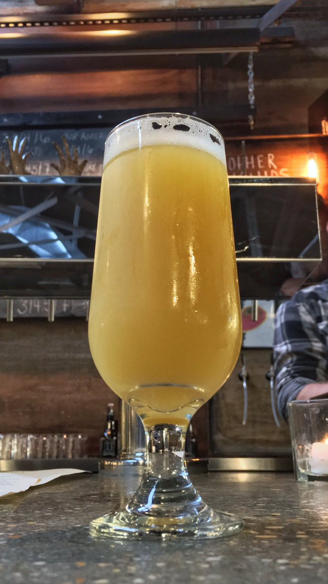 LEVEL_13's tweet image. @TiredHandsBeer's #AlienChurch IPA at Fermentaria 🙇🏼 🙏🏼 👽

#craftbeer #ipa #クラフトビール #ビール #beer #birra #cerveja #beergeek #craftbeerporn