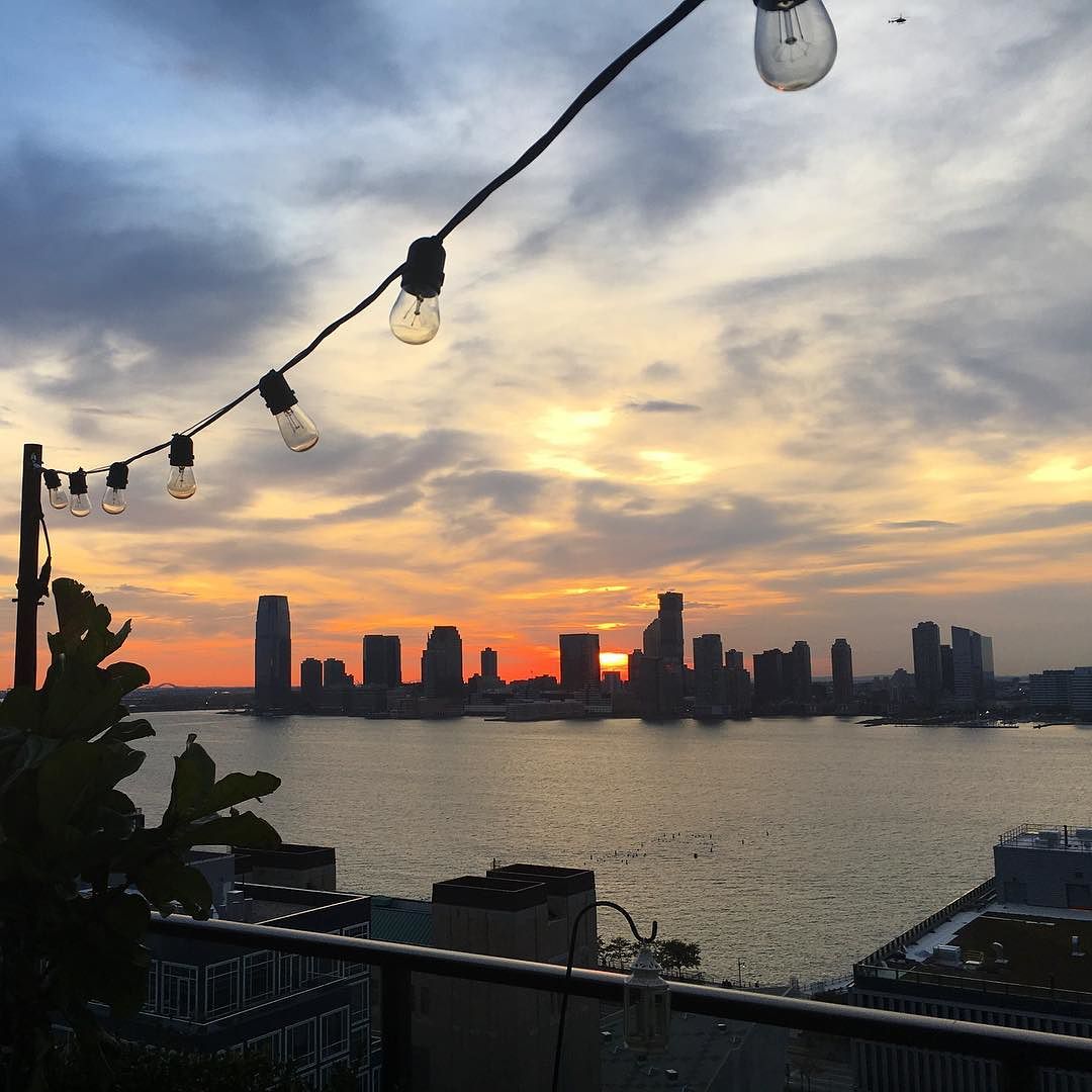 BarAzulNYC's tweet photo. The last few rays of the day, perfectly paired with the first drink of the night. – H.H. https://t.co/cTTvt5aCBn Photo: charliecraig19 https://t.co/ja8fcZZzNv