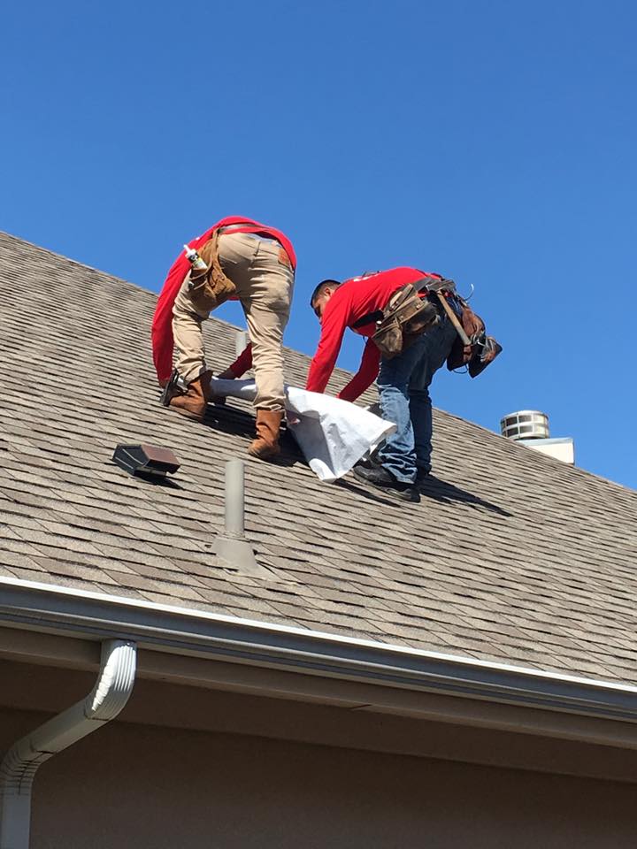 CrestExteriors's tweet photo. #Teamwork makes the #dreamwork! Project Manager Colby documenting our #CRESTHUSTLE efforts today :D #texas #roofing #crestroof #texashome https://t.co/1qtfKYTr8f